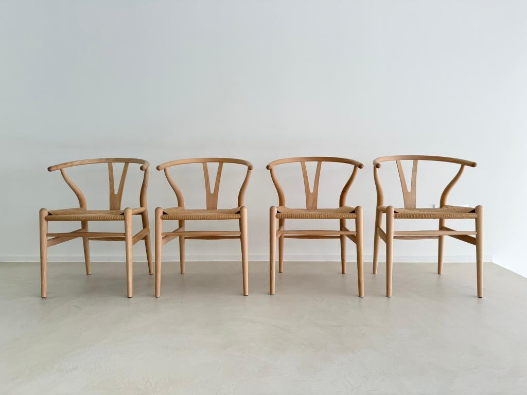 Design stoelen 4x Carl Hansen CH24 Wishbone (beuken gezeept), Huis en Inrichting, Stoelen, Ophalen, Bruin, Zo goed als nieuw, Vier