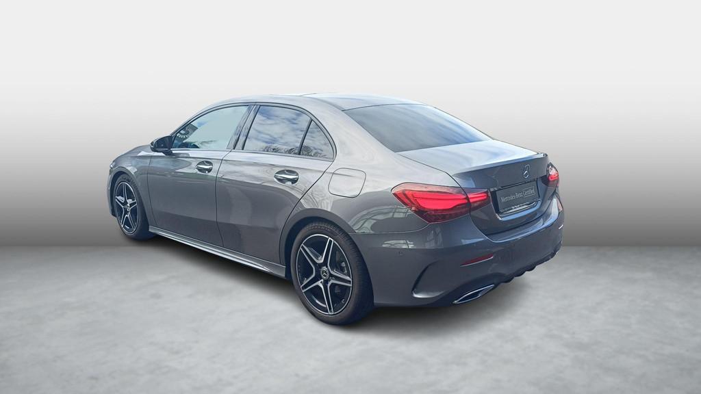 Mercedes-Benz A-Klasse 180 Star Edition Limousine + PANORAMI, Autos, Mercedes-Benz, 100 kW, Achat, 4 portes, Entretenue par le concessionnaire