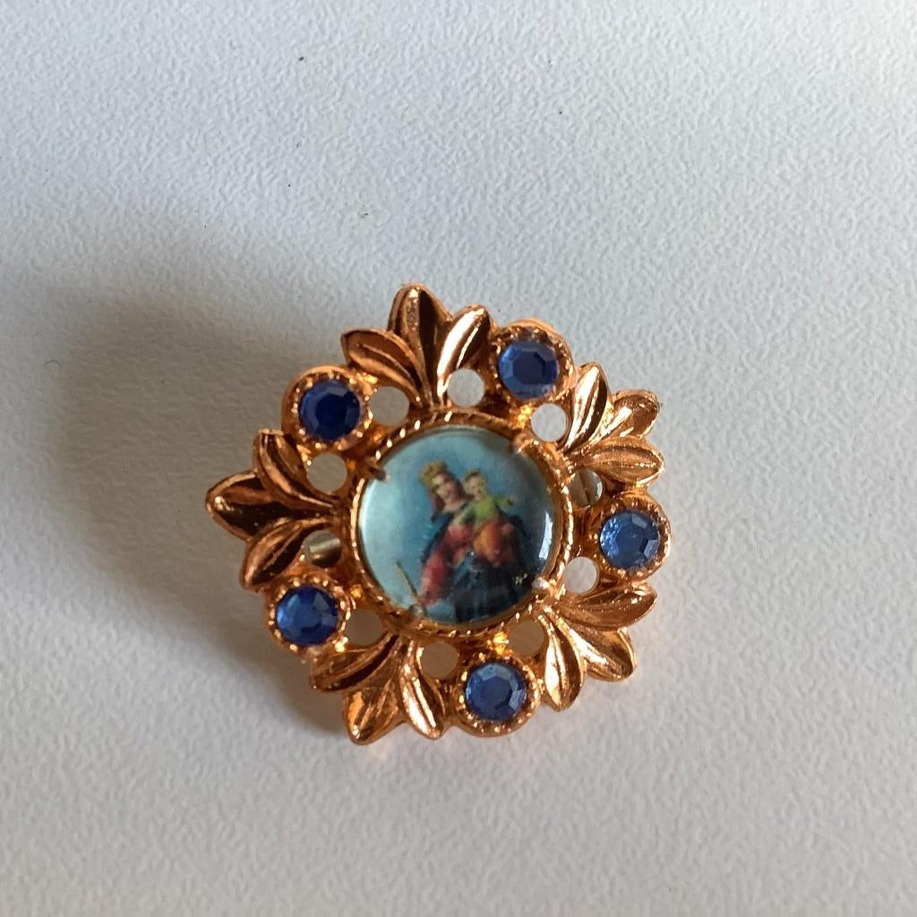 kleine Italiaanse broche madonna met kind, Handtassen en Accessoires, Broches, Ophalen of Verzenden, Minder dan 4 cm, Goud, Koper