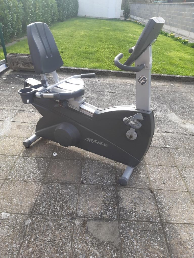 Vélo d'appartement assis life fitness, Enlèvement, Utilisé, Jambes, Vélo d'appartement