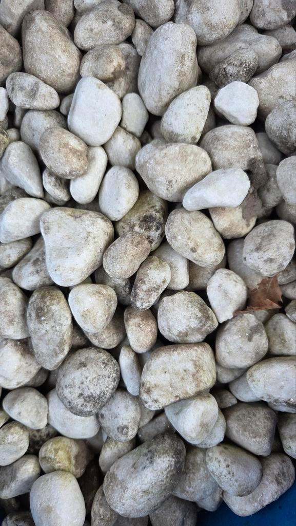 Gratis witte sierstenen, Ophalen