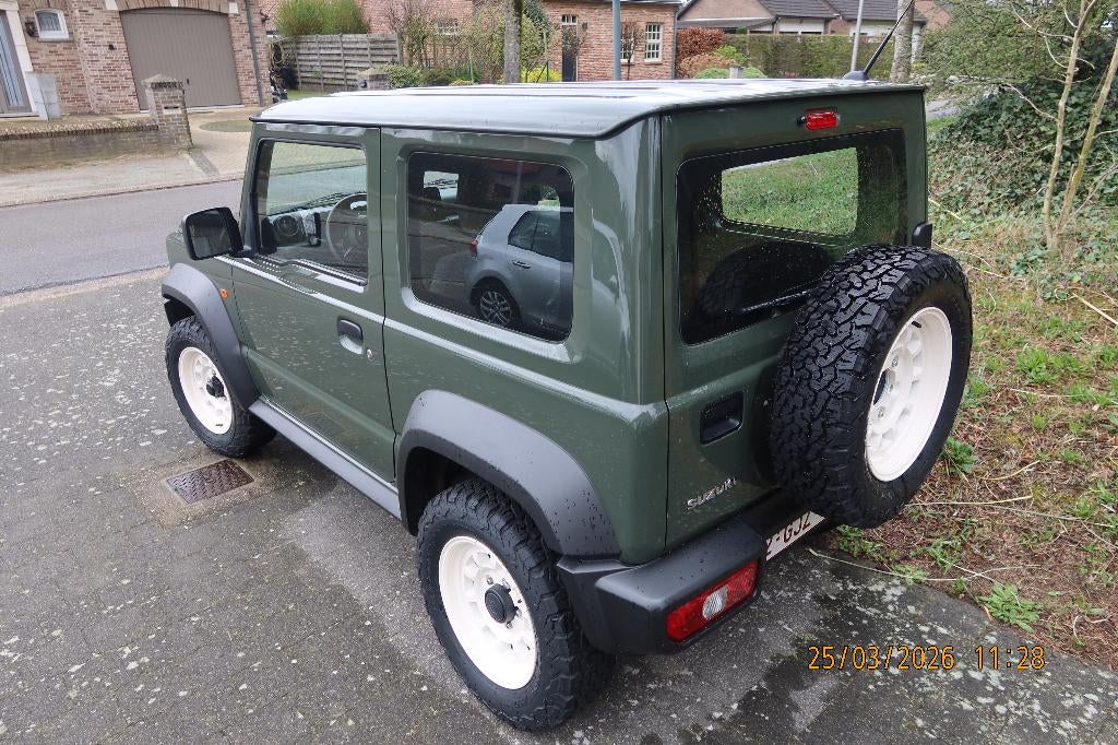 Een standaard/basic Suzuki Jimny. (2-zits), Autos, Suzuki, Achat, Boîte manuelle, Noir, Particulier