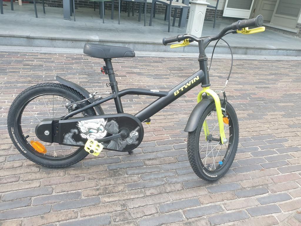 Btwin 500 Dark Hero 16" 4-6 jaar, Fietsen en Brommers, Ophalen