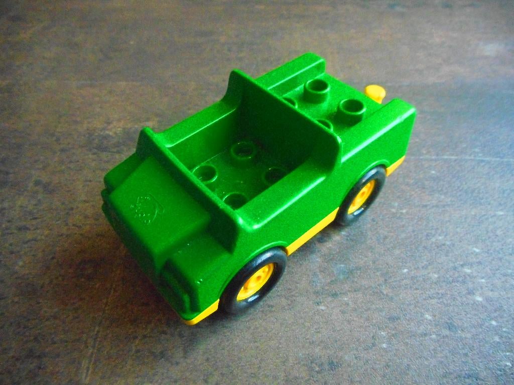 Lego Duplo Car with 2x2 Studs and Yellow Base (zie foto's), Ophalen of Verzenden, Gebruikt, Losse stenen, Duplo