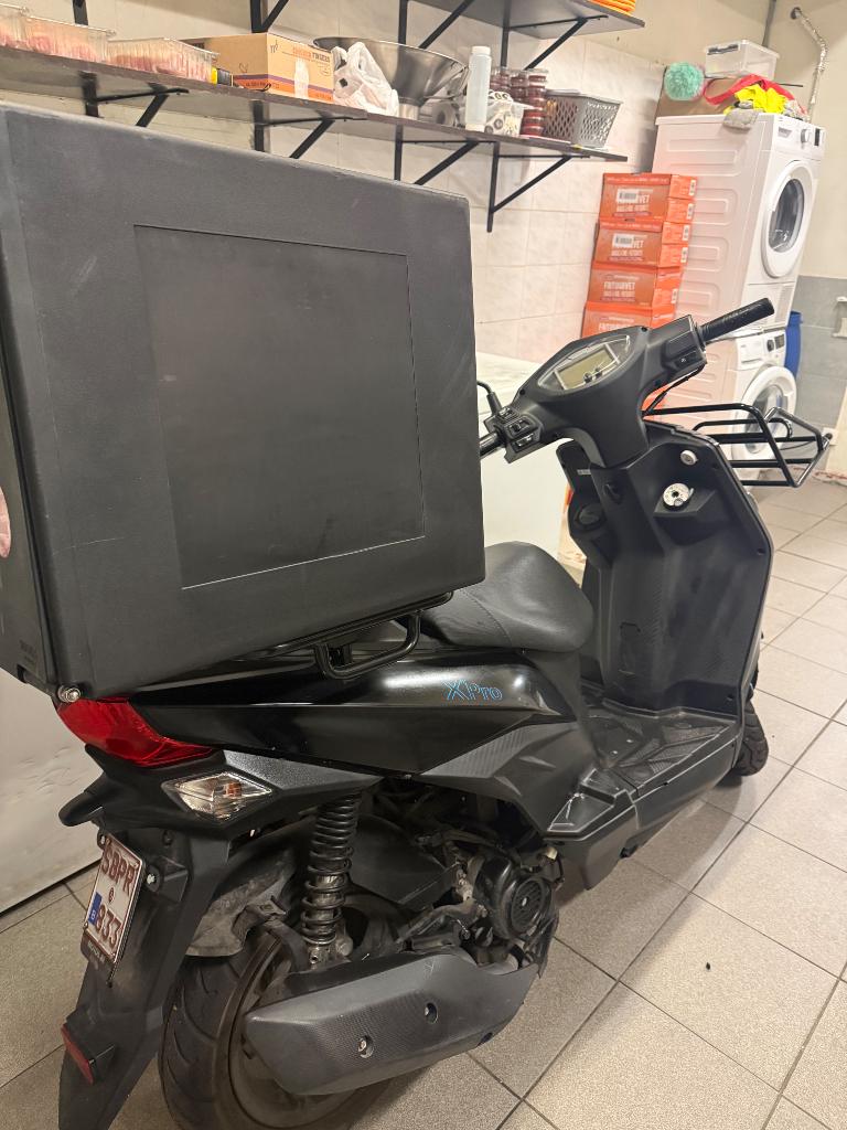 Scooter SYM  XPro B klasse met koffer zo goed als nieuw, Fietsen en Brommers, Scooters | SYM, Ophalen, 49 cc, Benzine, Klasse B (45 km/u)