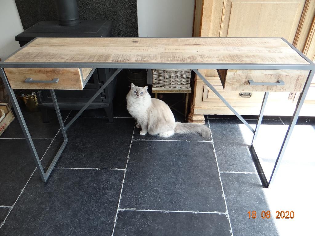 bureau mangohout, Ophalen