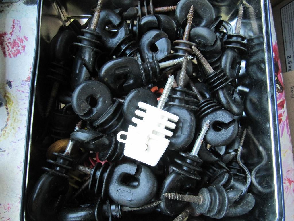 Lot van 60 schrikdraad isolators., Dieren en Toebehoren, Stalling en Weidegang, Weidegang