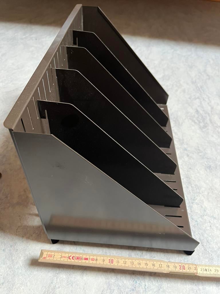 2 grijze metalen documenthouders — 5 vakken, Ophalen, Zo goed als nieuw