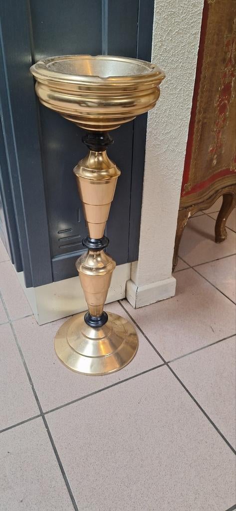 Cendrier sur pied, Enlèvement