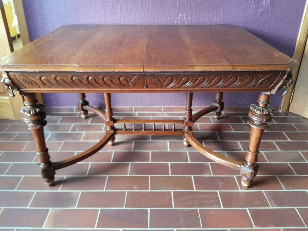 Table style renaissance tête de lion, Enlèvement