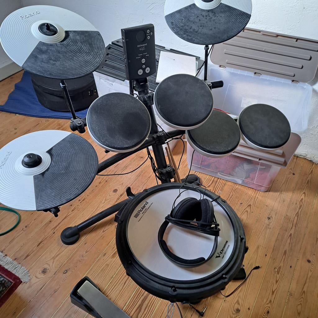 Roland v drums TD1kv Basic set 4tom pads +apparte snare, Muziek en Instrumenten, Drumstellen en Slagwerk, Ophalen, Roland