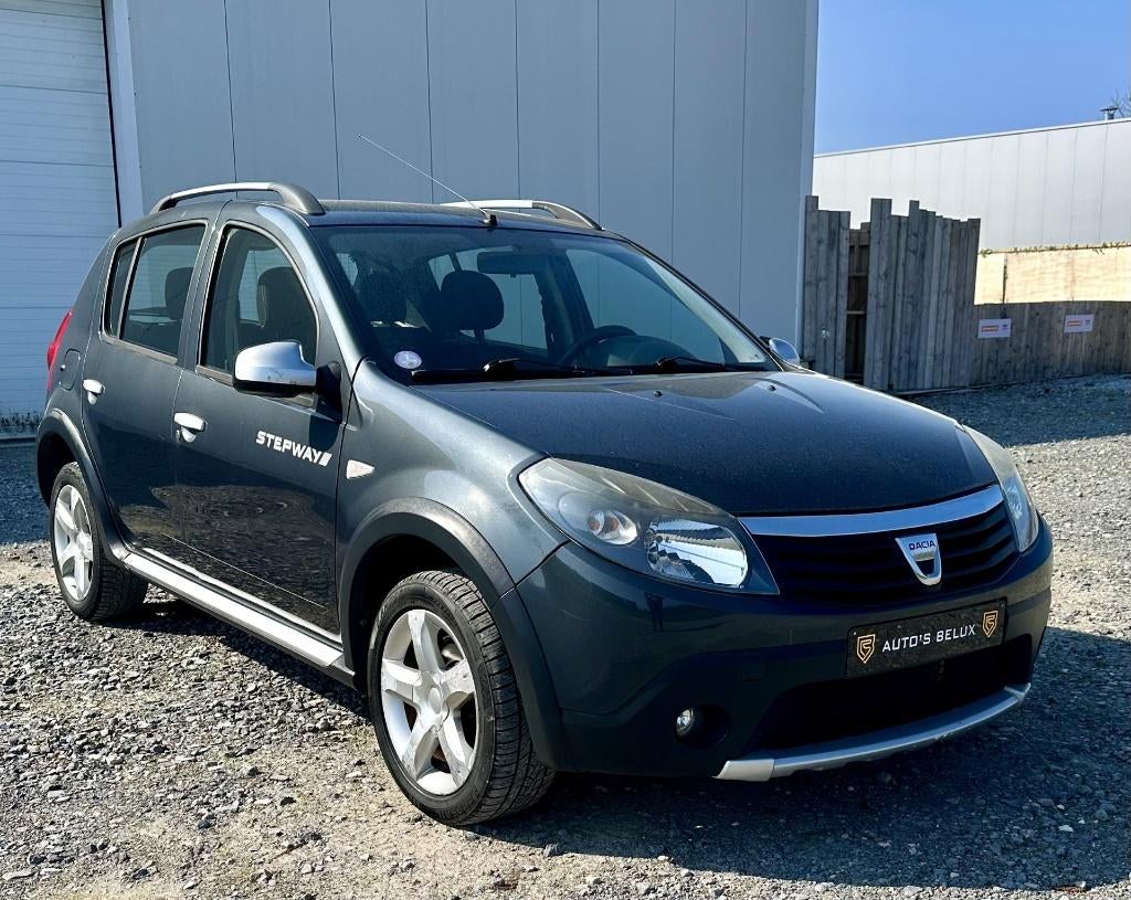 Dacia Sandero Stepway 1.6i Stepway/CLIMATISATION/, Autos, Boîte manuelle, Noir, 62 kW, 5 places