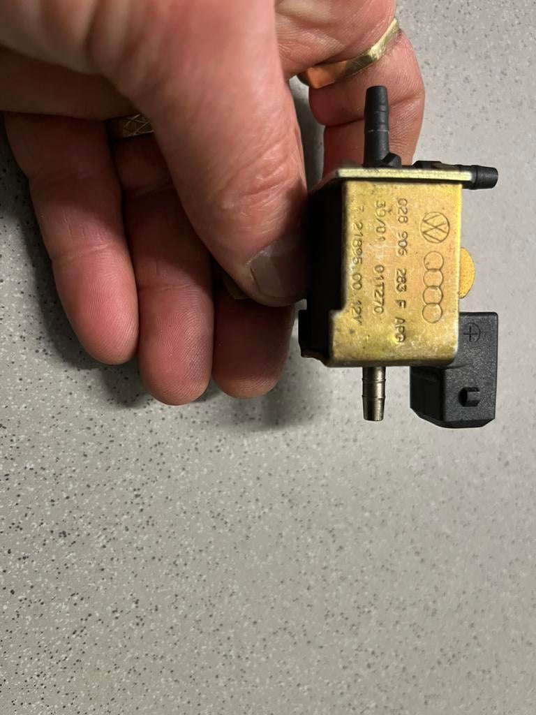 Relais/vanne à vide Pierburg numéro de pièce 028906283F, Enlèvement, Seat