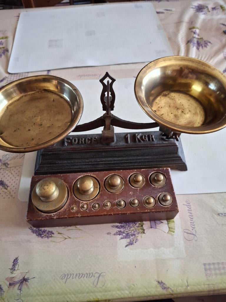 Weegschaal tot een kilo plus alle gewichten, Ophalen