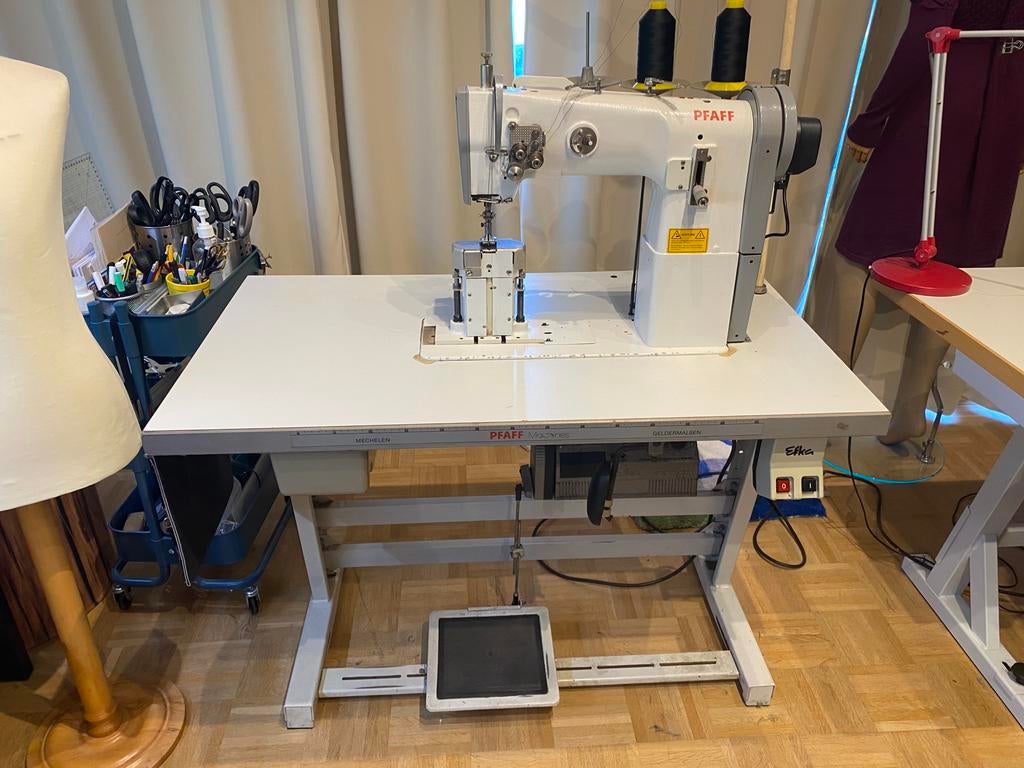 Machine à coudre à colonne Pfaff 1296, Hobby & Loisirs créatifs, Machines à coudre & Accessoires, Pfaff, Machine à coudre, Industrie