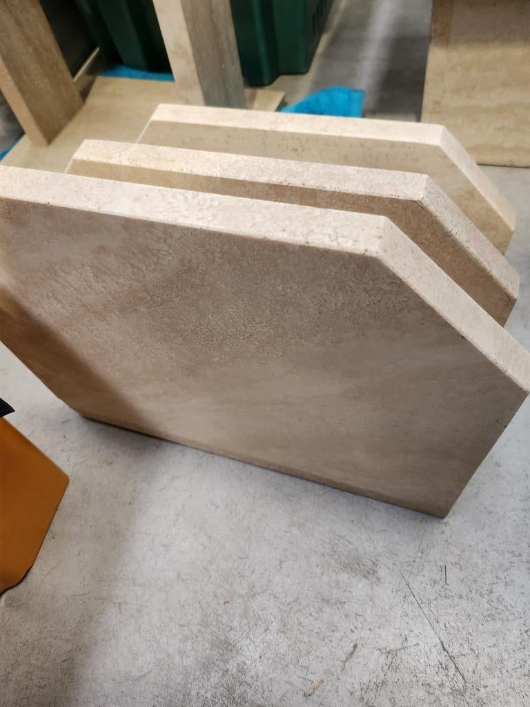 Porte revue travertin, Enlèvement