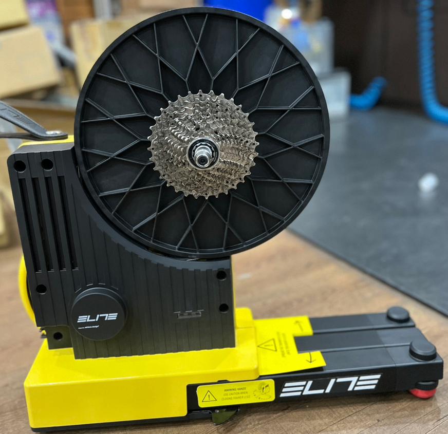 Elite Justo 2 Smart Trainer (Limited Edition - Pogacar Geel), Sport en Fitness, Wielrennen, Ophalen of Verzenden, Zo goed als nieuw