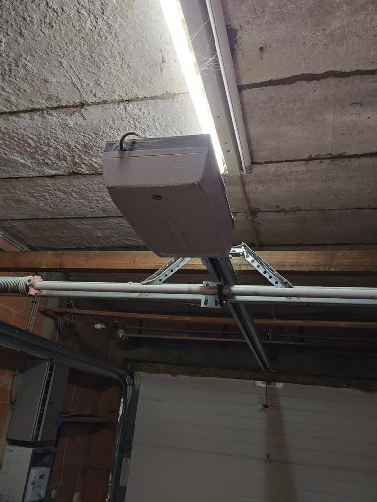 Grijze sectionale poort met motor winsol, Ophalen, Zo goed als nieuw