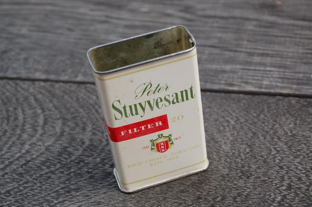 Oud blikken doosje sigaretten - Peter Stuyvesant, Ophalen of Verzenden, Gebruikt, Tabaksdoos of Verpakking
