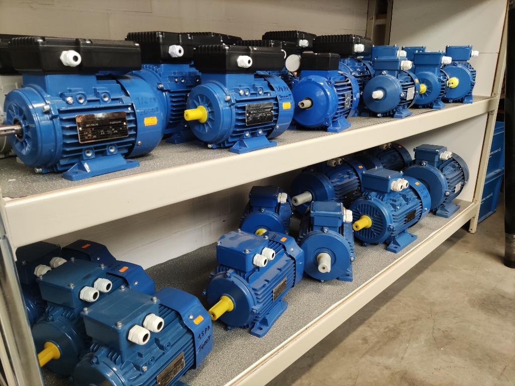 ELEKTRO MOTOREN - MONO 230V EN DRIEFASE 230/400V, Doe-het-zelf en Bouw, Motoren, Nieuw, Elektromotor, Ophalen