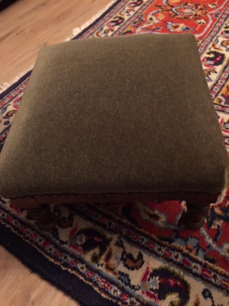 voetenbankje in groen velours, Ophalen