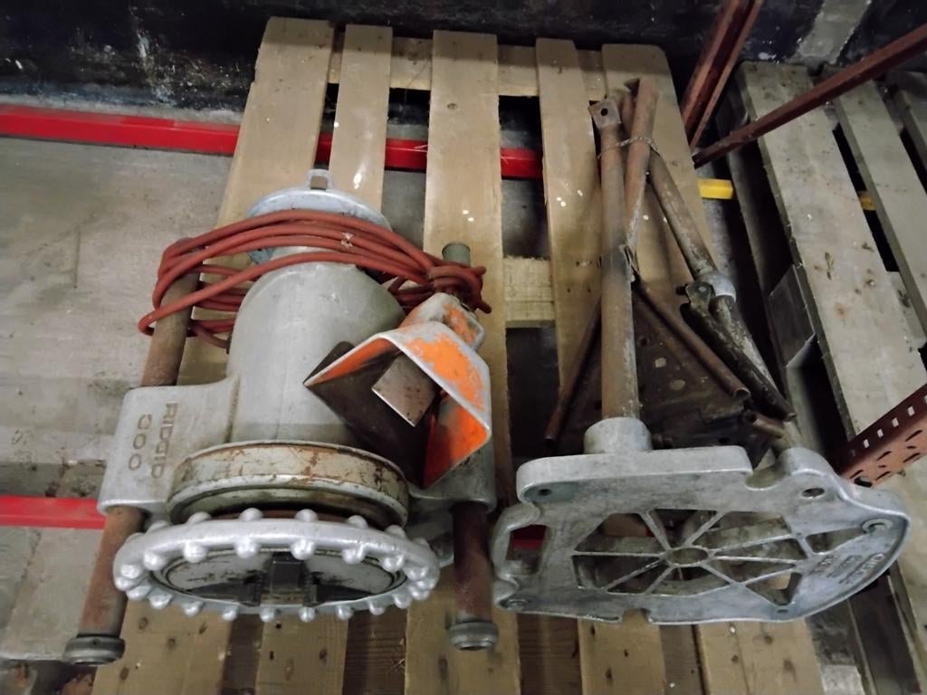 Draadsnijmachine Ridgid 300 met koppen van 1/2 tot 2", Ophalen