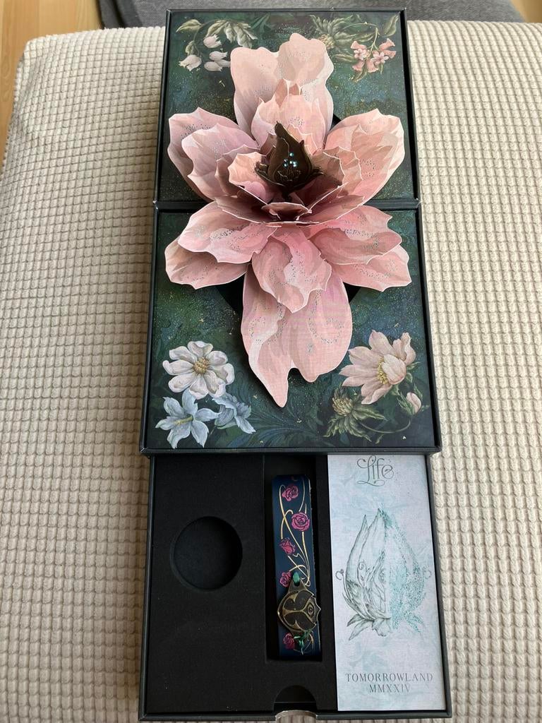 Tomorroland 2024 “life” treasure case + polsbandje, Ophalen of Verzenden, Zo goed als nieuw