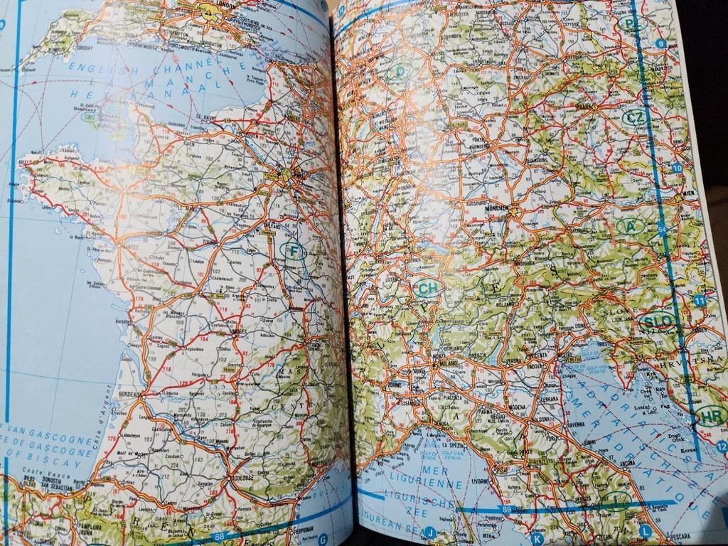 Benelux Wegenatlas - Europese cartografie van Rouck, Boeken, Atlassen en Landkaarten, Ophalen of Verzenden, Zo goed als nieuw