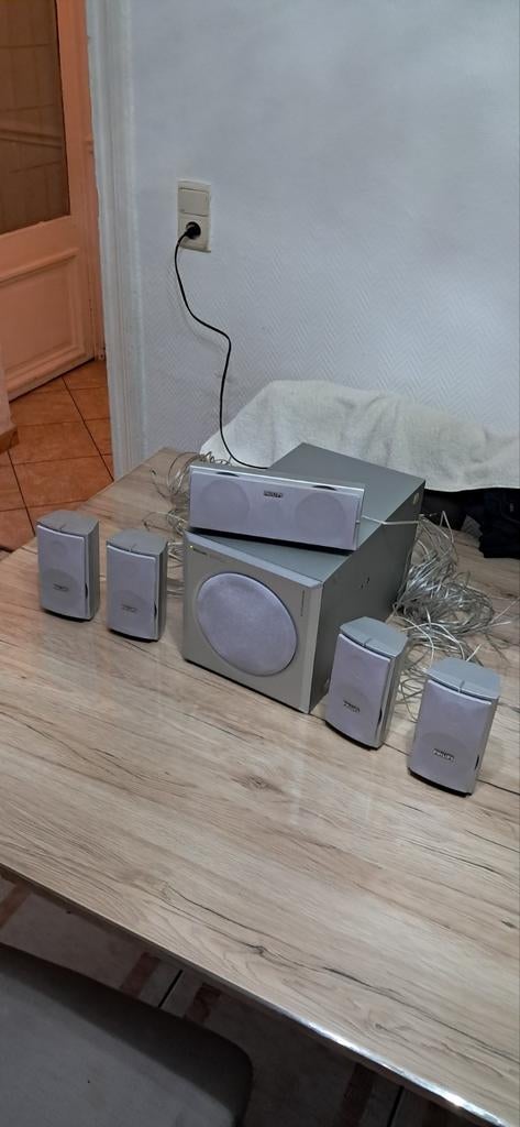 Subwoofer Phillips + 5 petits baffles Phillips en bon état, TV, Hi-fi & Vidéo, Enlèvement, Comme neuf