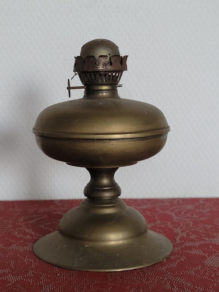 Lampe à  pétrole  ancienne  cuivre jaune, Antiquités & Art, Envoi