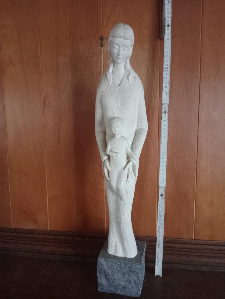 Maria met kind op graniet, Ophalen