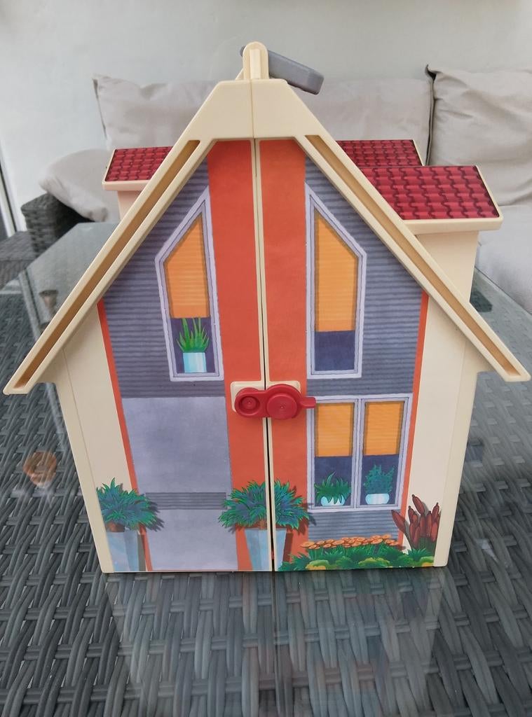 Chalet Playmobil, Enlèvement