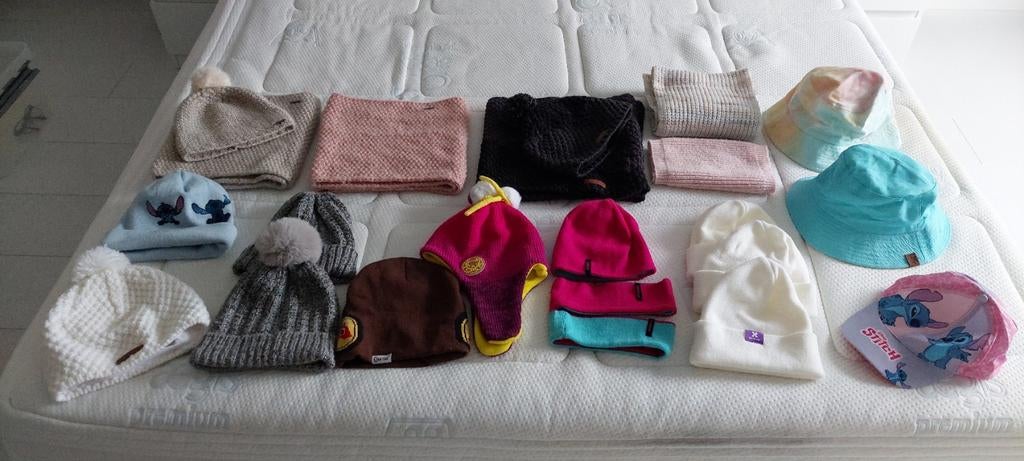 Lot van 22 stuks mutsen/haarlinten/sjaals (oa barts, wedze), Ophalen of Verzenden, Zo goed als nieuw, Muts