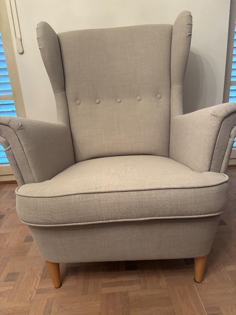 2 Strandmon oorfauteuils beige, Maison & Meubles, Fauteuils, Comme neuf, Tissus, 75 à 100 cm, 75 à 100 cm, Enlèvement