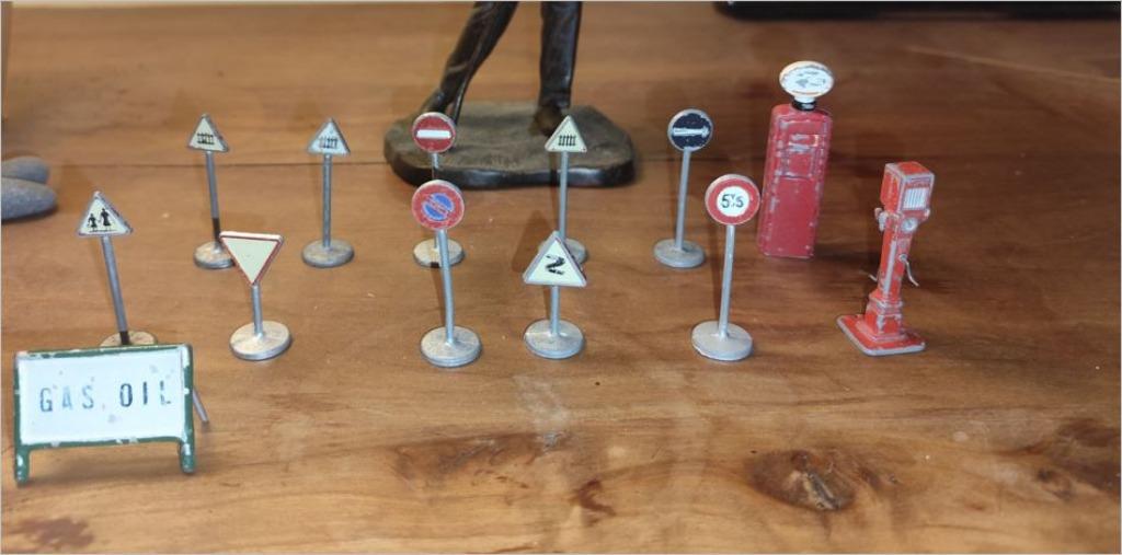 autos miniatures poteaux indicateurs, Collections, Enlèvement ou Envoi, Utilisé