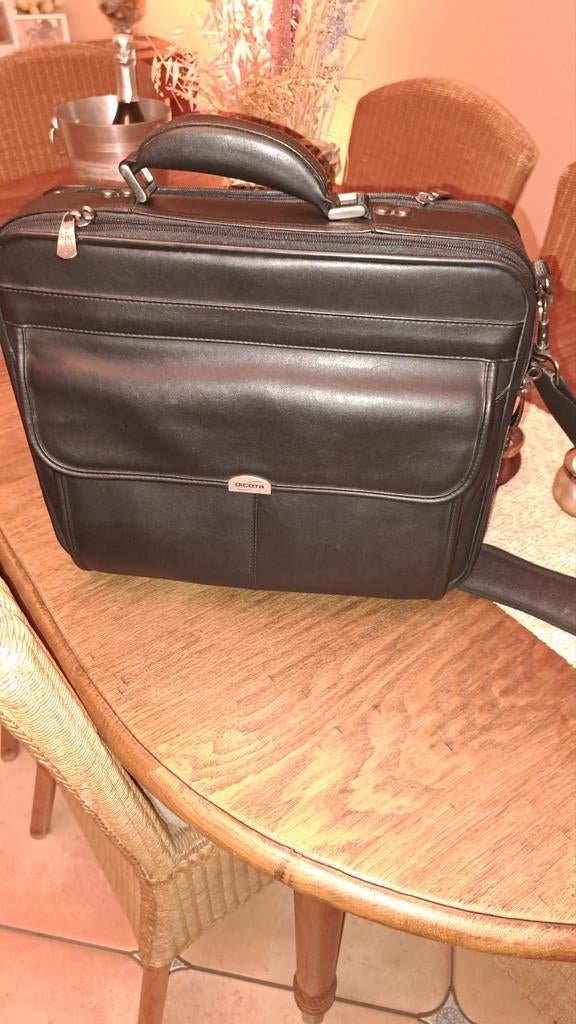 Sacoche pour ordinateur portable Dicota MultiLeather, Enlèvement ou Envoi, 15 pouces, Porte-document