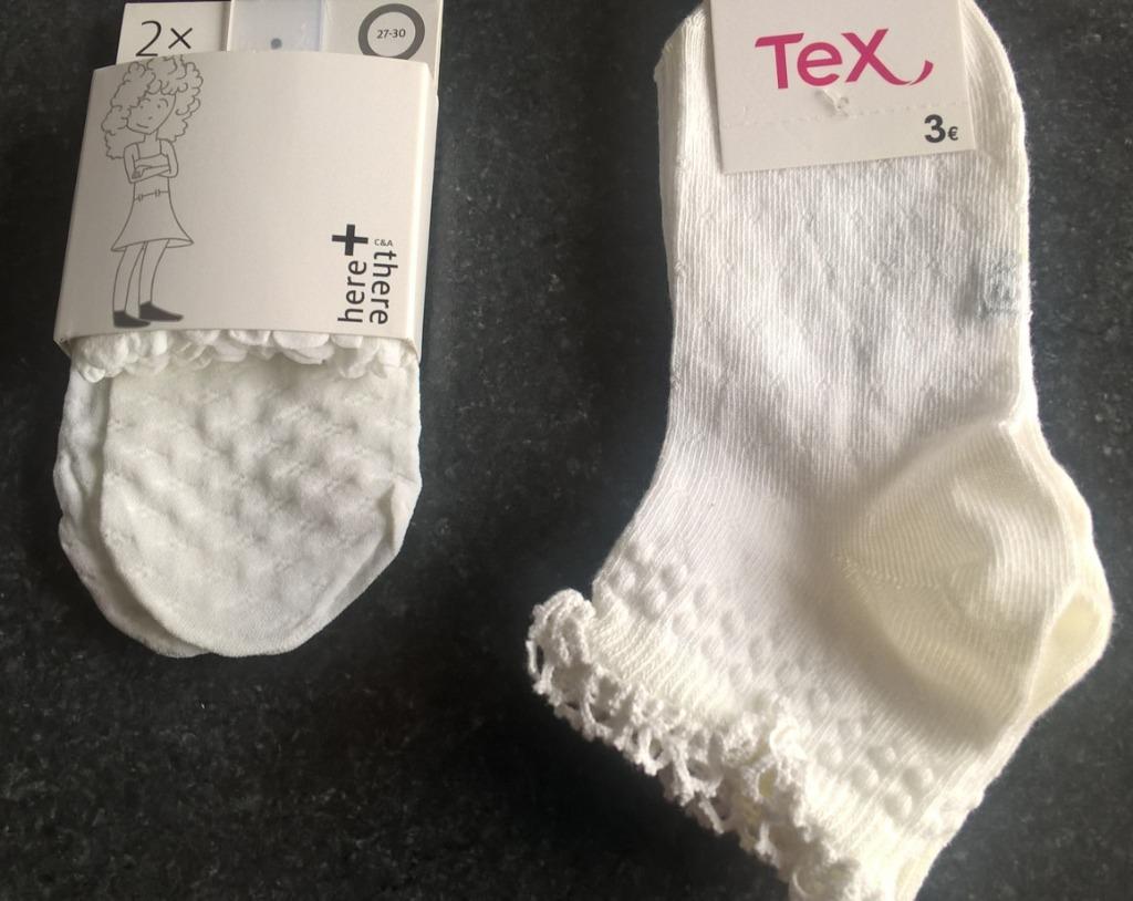 NEUVES - 2 paires de chaussettes blanches 27-30 & 30-34 - C, Enfants & Bébés, Neuf, C&A, Enlèvement ou Envoi, Chaussettes