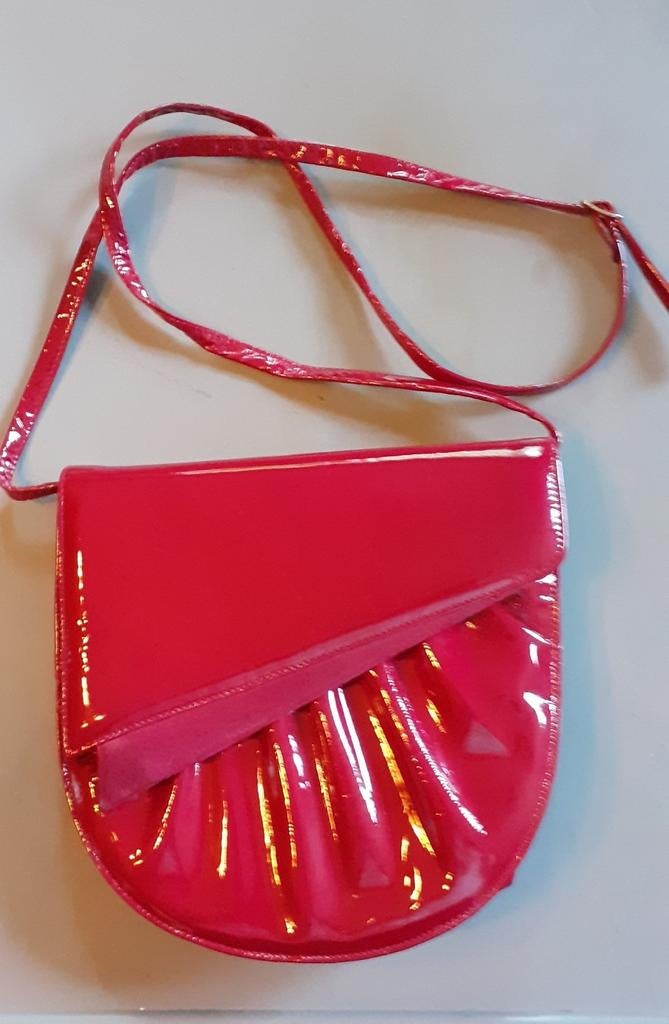 Sac à main bandoulière vernis et daim rouge, Bijoux, Sacs & Beauté, Sacs | Sacs à bandoulière, Utilisé, Rouge, Enlèvement ou Envoi