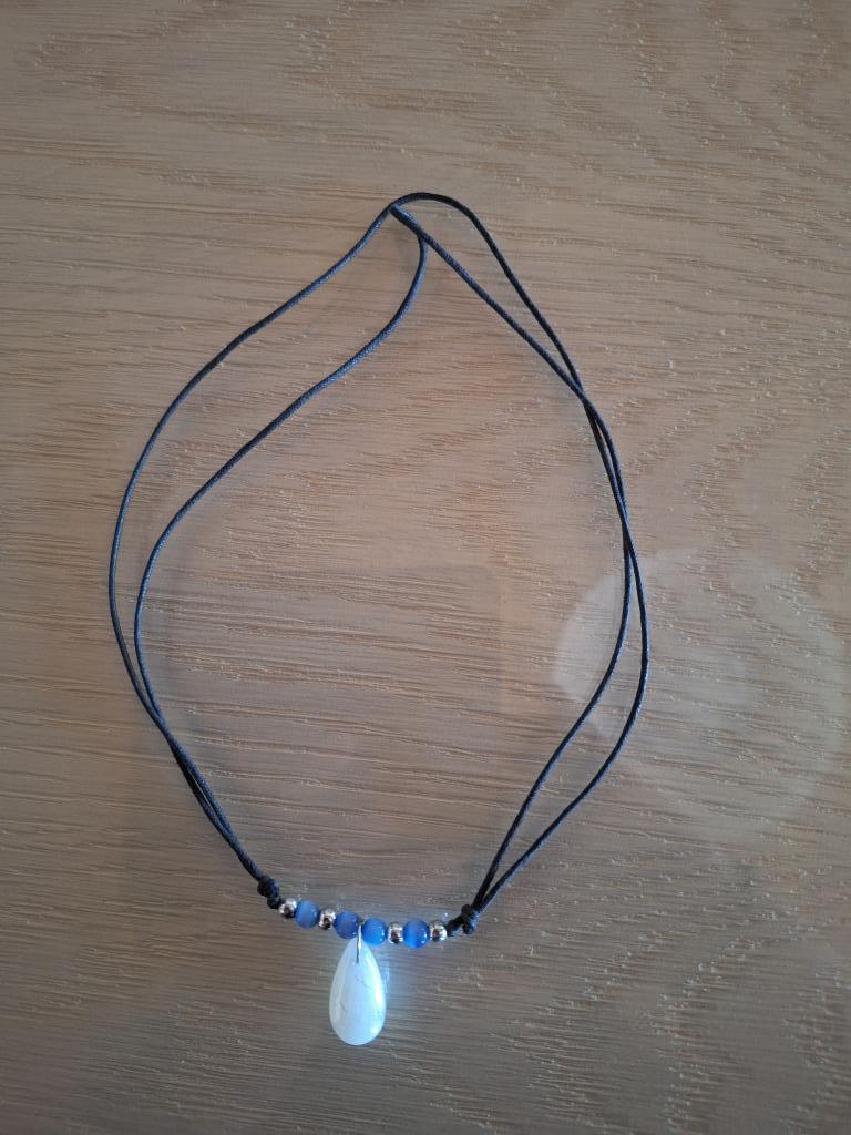 Edelstenen, melkkwarts en blauwe saffieren in ketting, Ophalen of Verzenden, Nieuw