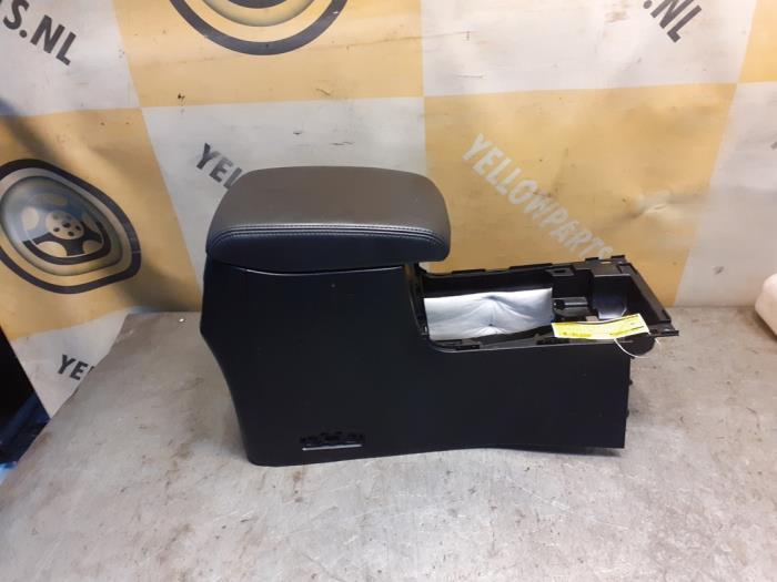 Armleuning van een Suzuki Kizashi, Gebruikt, -, -, Ophalen of Verzenden