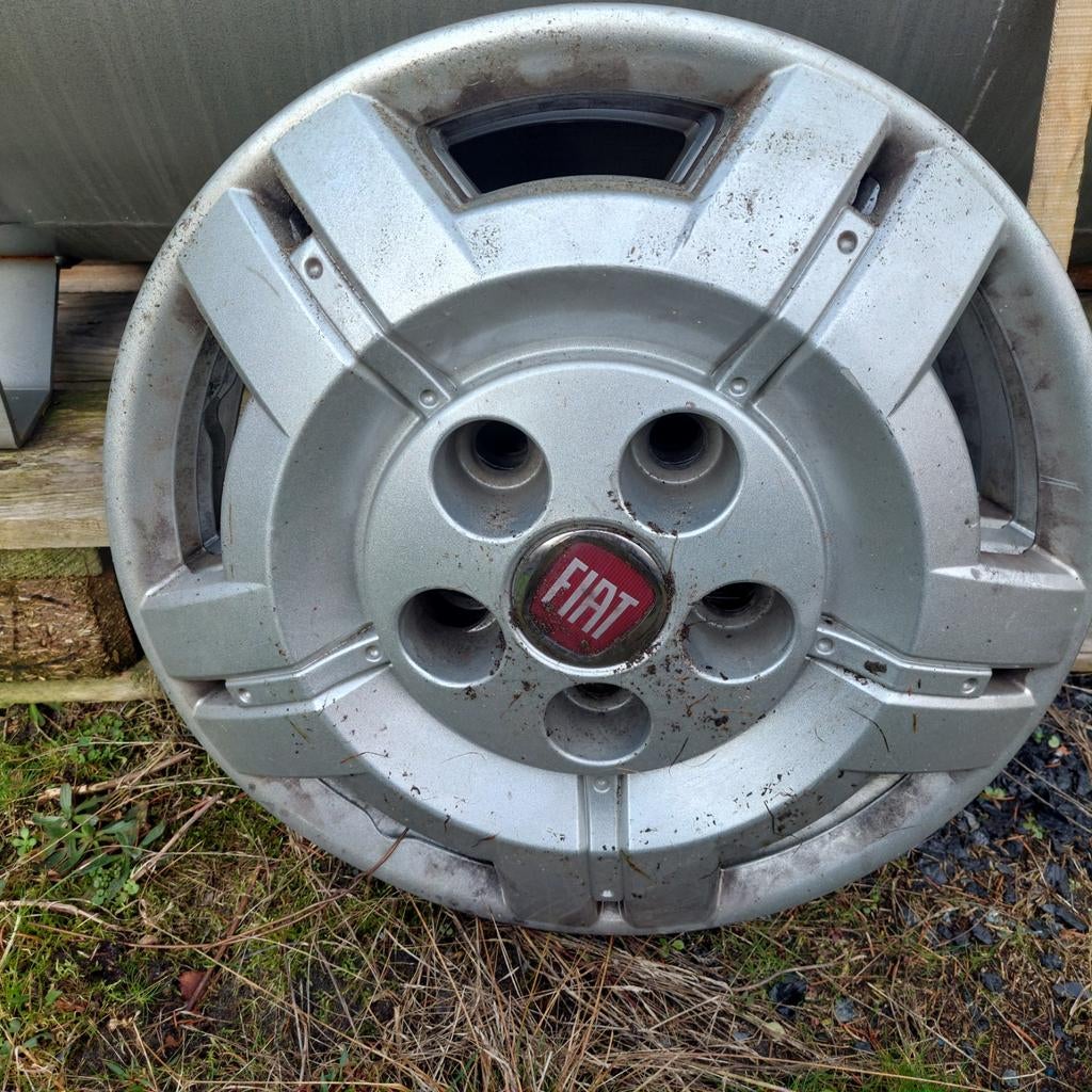 Wieldoppen fiat camionnette 16" 4 st  komen  van een campuks, Ophalen