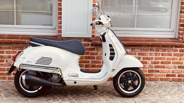 Vespa GTS 300 HPE Yachtclub - 2020 - 12.000 km, Motoren, Scooter, Particulier, 278 cc, Sportuitlaat