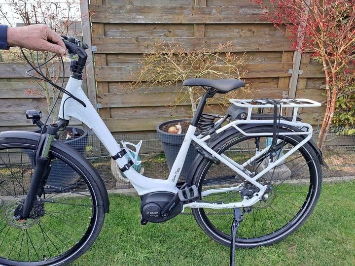 VELO Granville blanc - moteur Bosch, Fietsen en Brommers, Ophalen, Gebruikt, 50 tot 53 cm, Minder dan 10 versnellingen