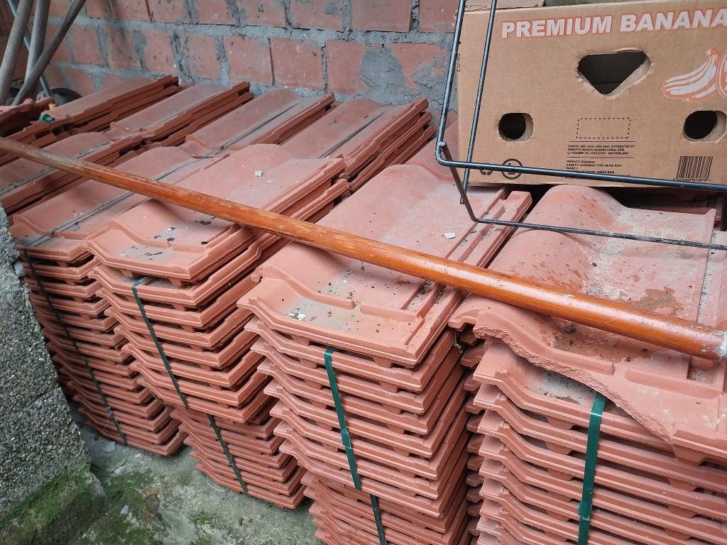 Tuiles à vendre, Bricolage & Construction, Pierre ou Argile, Comme neuf, Enlèvement, Rouge