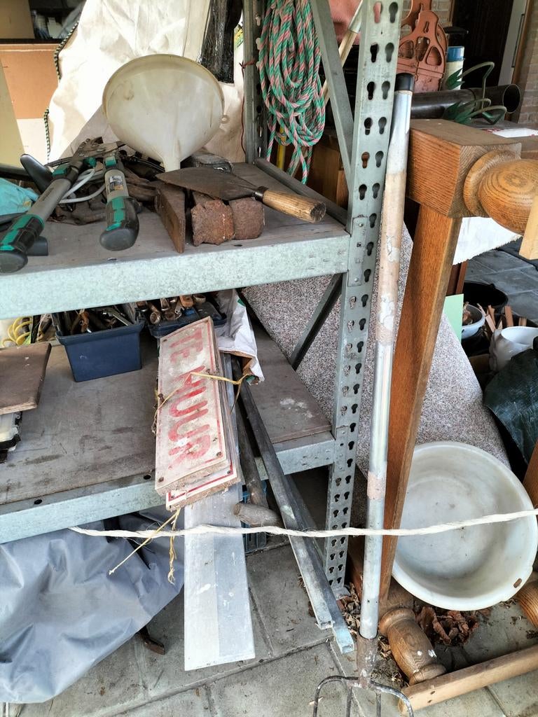 Rek . Garage of magazine, Ophalen