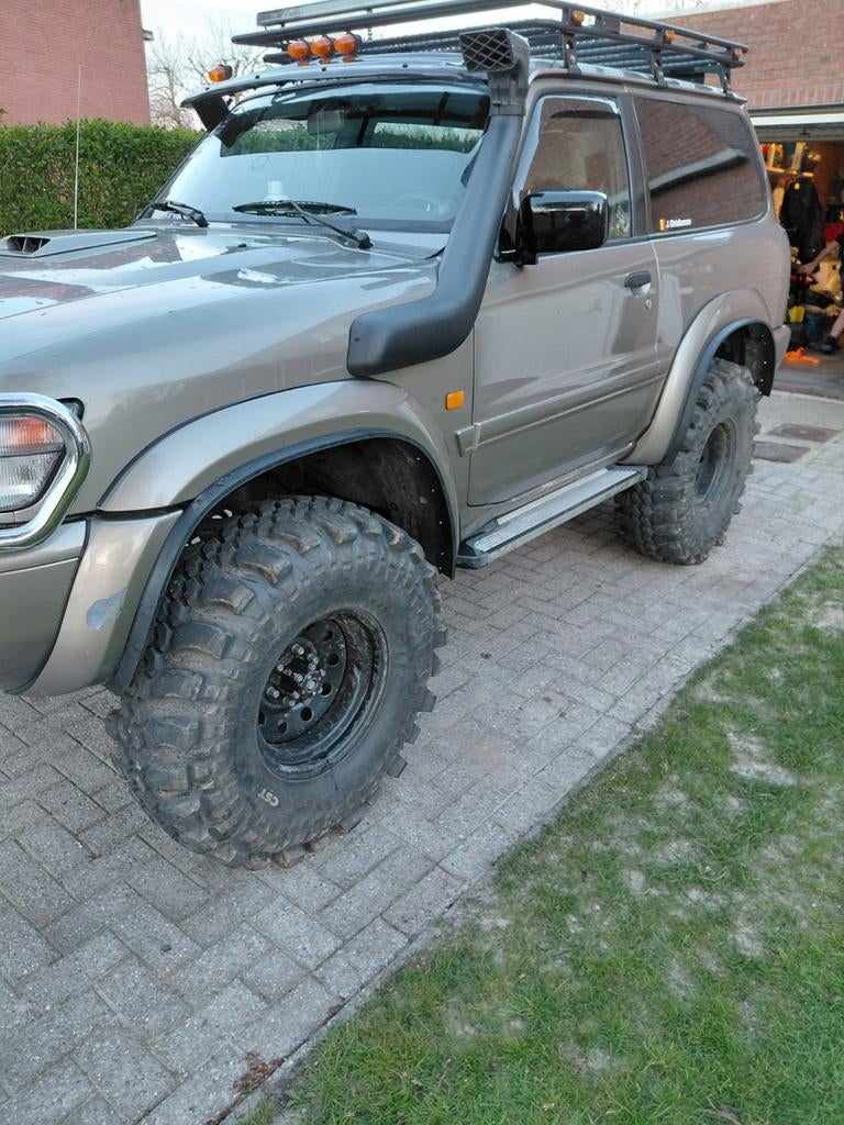 Nissan patrol 36 inc banden em velgen, Ophalen of Verzenden