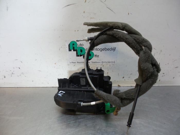 Serrure portière mécanique 2portes gauche d'un Nissan NV20, -, Utilisé, -, Nissan