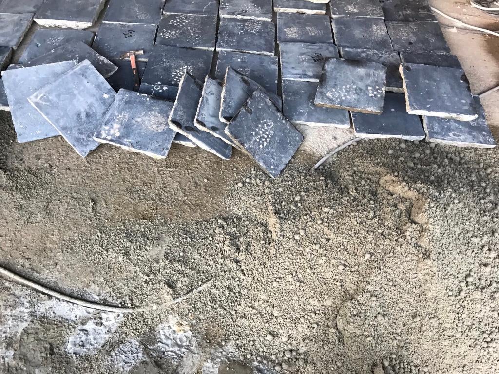 Kerkdallen - Basecles - Noire De Mazy - Blauwe hardsteen., Ophalen, Overige typen, Zo goed als nieuw, Natuursteen