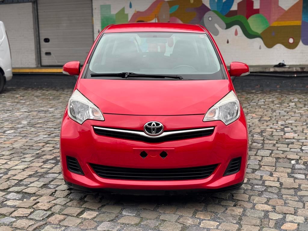 Toyota verso-s 1.3 essence EURO5 179.000km / 2012, Autos, Rouge, Euro 5, Achat, Boîte manuelle