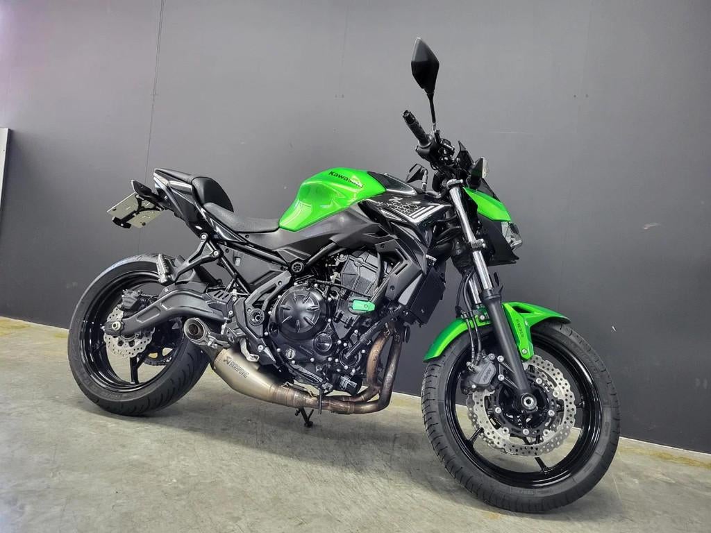 Kawasaki Z 650 met Akrapovic en accessoires (bj 2020), Bedrijf, Meer dan 35 kW, Overig, 650 cc